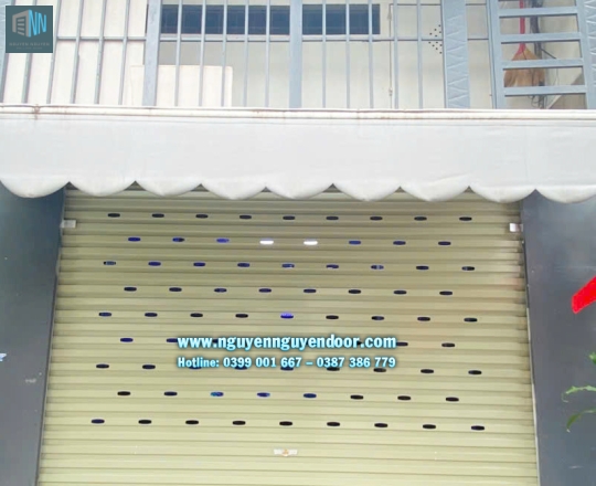 NHÀ CAO CỬA RỘNG AN NHIÊN - LẮP THÊM CỬA CUỐN NHẸ TÊNH MỖI NGÀY