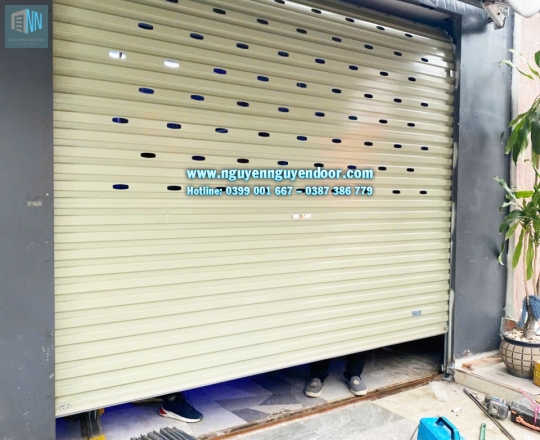 NHÀ CAO CỬA RỘNG AN NHIÊN - LẮP THÊM CỬA CUỐN NHẸ TÊNH MỖI NGÀY