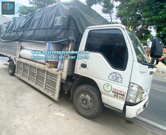 Nguyên Nguyễn Door không bán cửa rẻ nhất. Tụi em bán bộ cửa khiến khách hàng hài lòng nhất